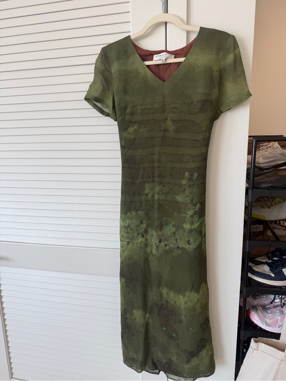 Vintage Donna Ricco Olive Green V-Neck Short Sleeve Midi Dress